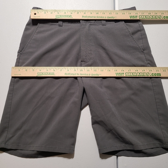 Travis Mathew Golf Shorts Men's 32 Striped 10" Inseam Gray - Picture 4 of 7